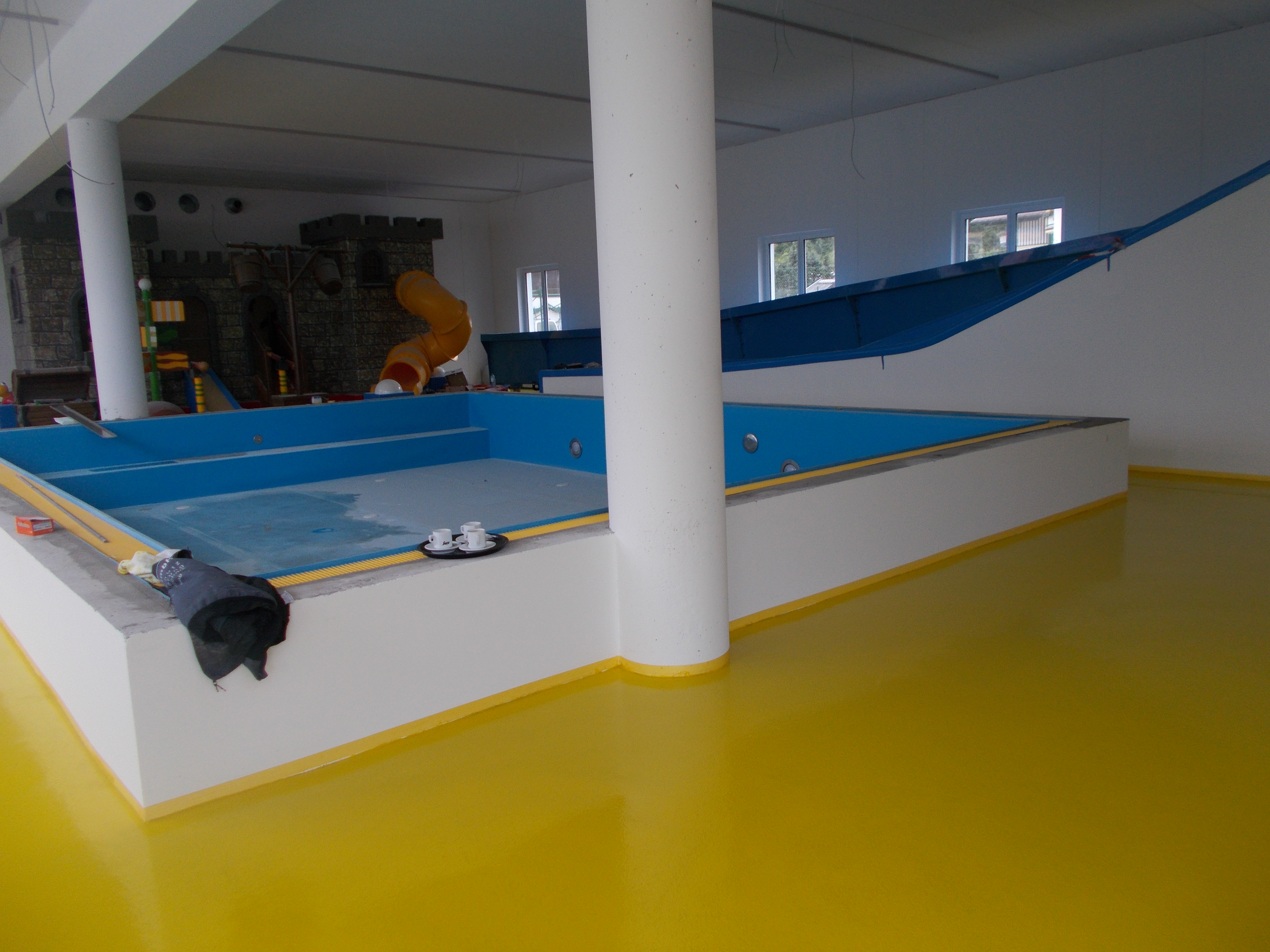 06 swimming pool and floor coated yellow and blue